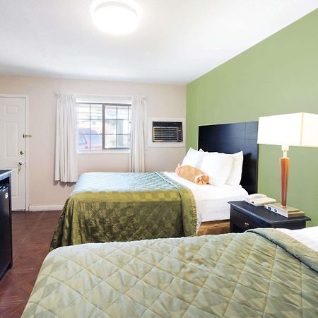 Executive Inn & Kitchenette Suites-Eagle Pass Zewnętrze zdjęcie