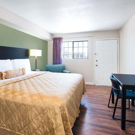 Executive Inn & Kitchenette Suites-Eagle Pass Zewnętrze zdjęcie