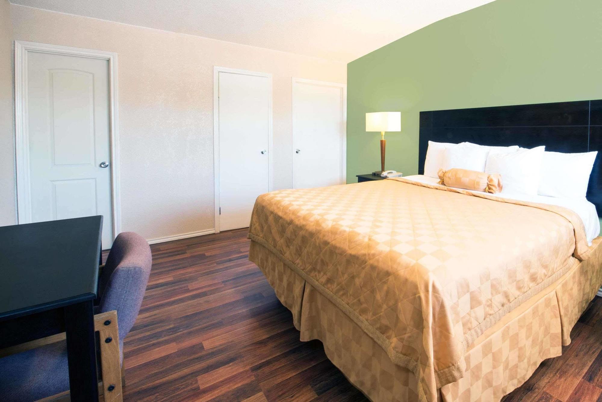 Executive Inn & Kitchenette Suites-Eagle Pass Zewnętrze zdjęcie